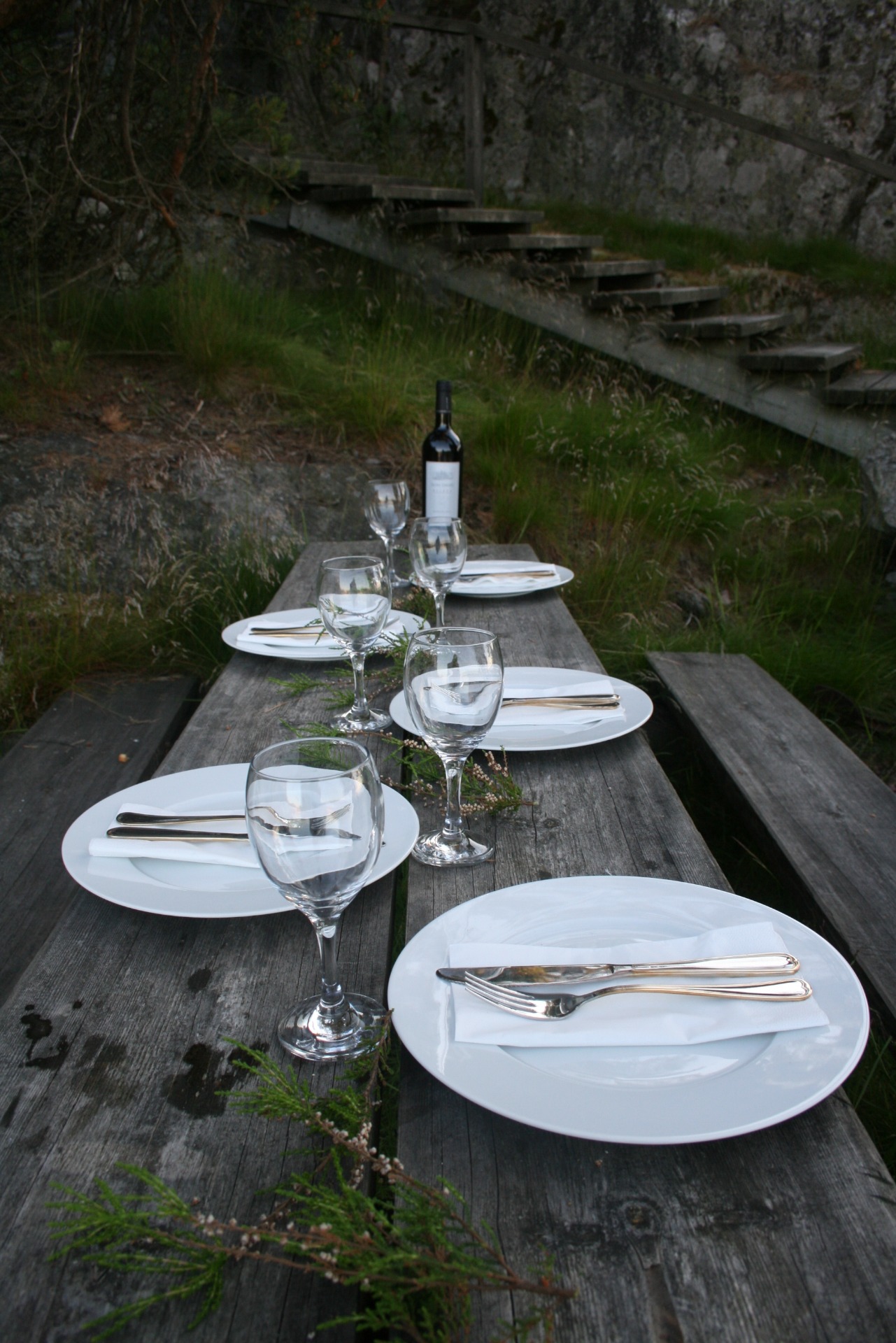 Pöytä katetaan aina kun mahdollista on.